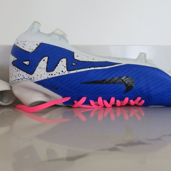 nike air zoom  mercurial soccer cleats  white and blue with black nike symbol - Picture 8 of 12